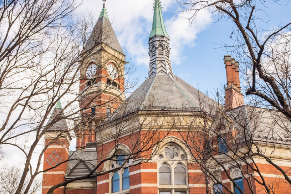 Jefferson Market Library en New York. Un edificio histórico que antes fue un tribunal y ahora es una biblioteca.